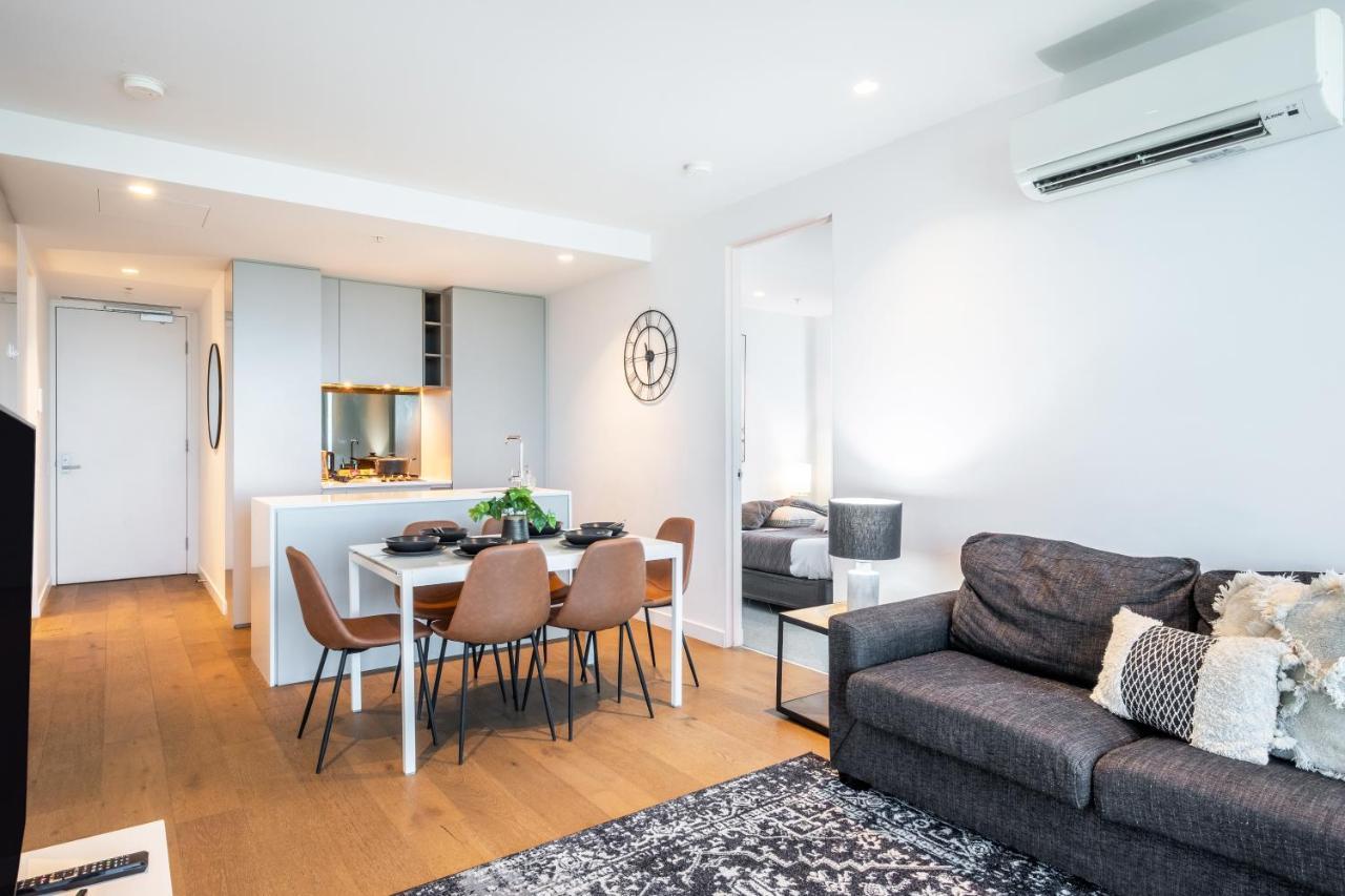 Mega Style Apartments Victoria One Melbourne Exterior photo