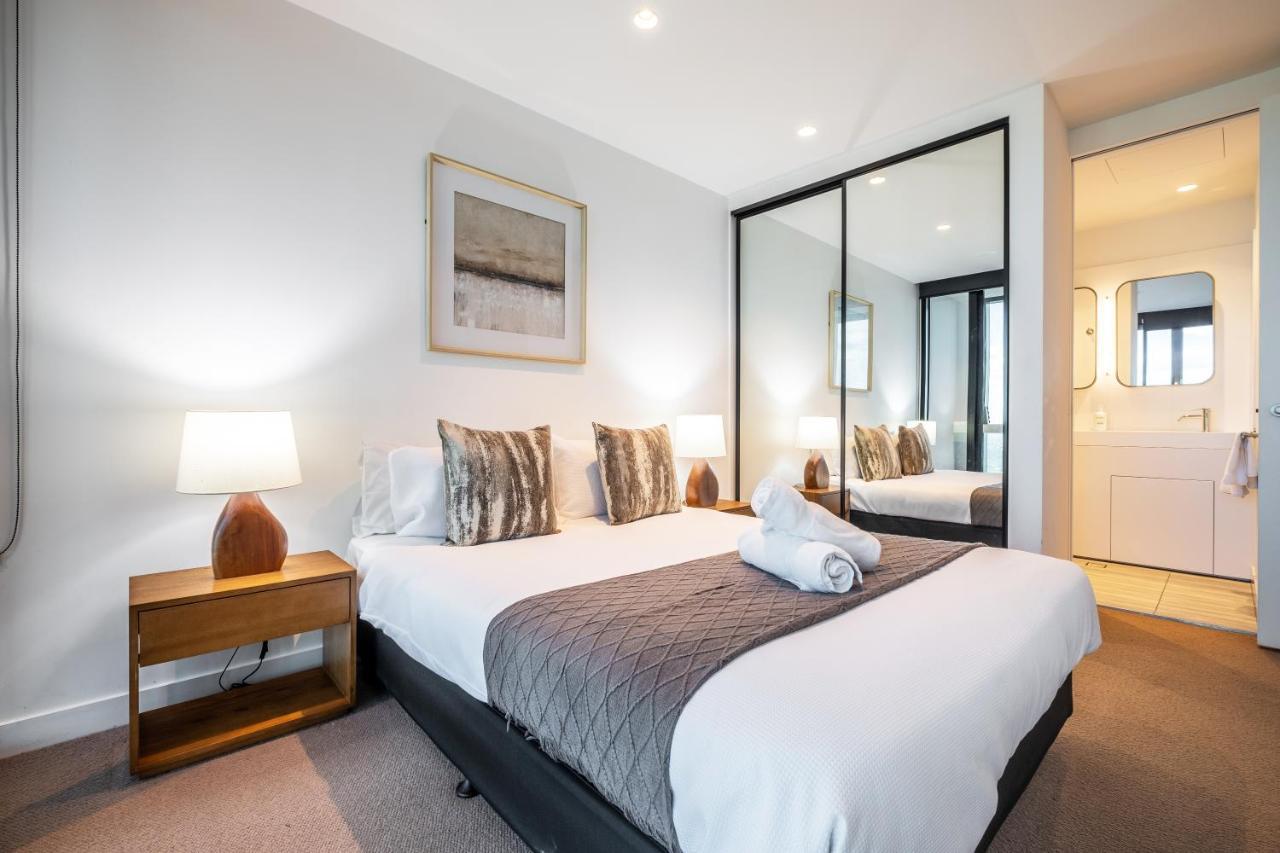 Mega Style Apartments Victoria One Melbourne Exterior photo