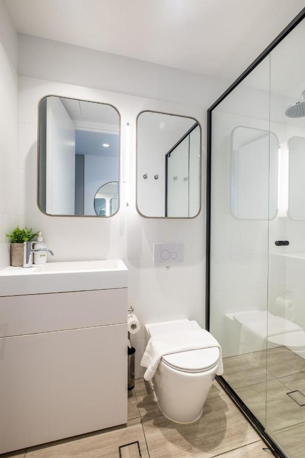 Mega Style Apartments Victoria One Melbourne Exterior photo