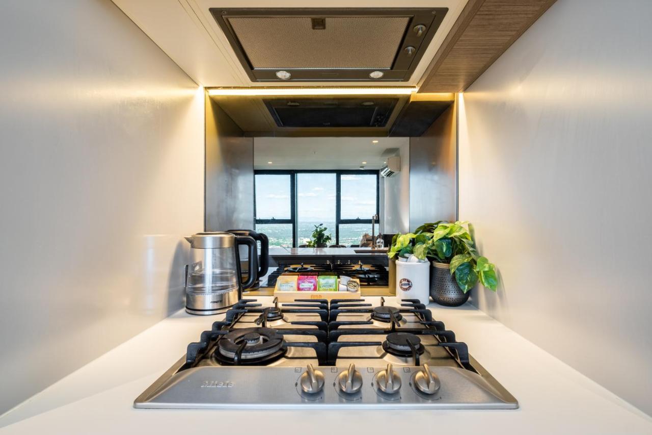 Mega Style Apartments Victoria One Melbourne Exterior photo