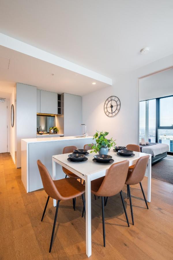 Mega Style Apartments Victoria One Melbourne Exterior photo