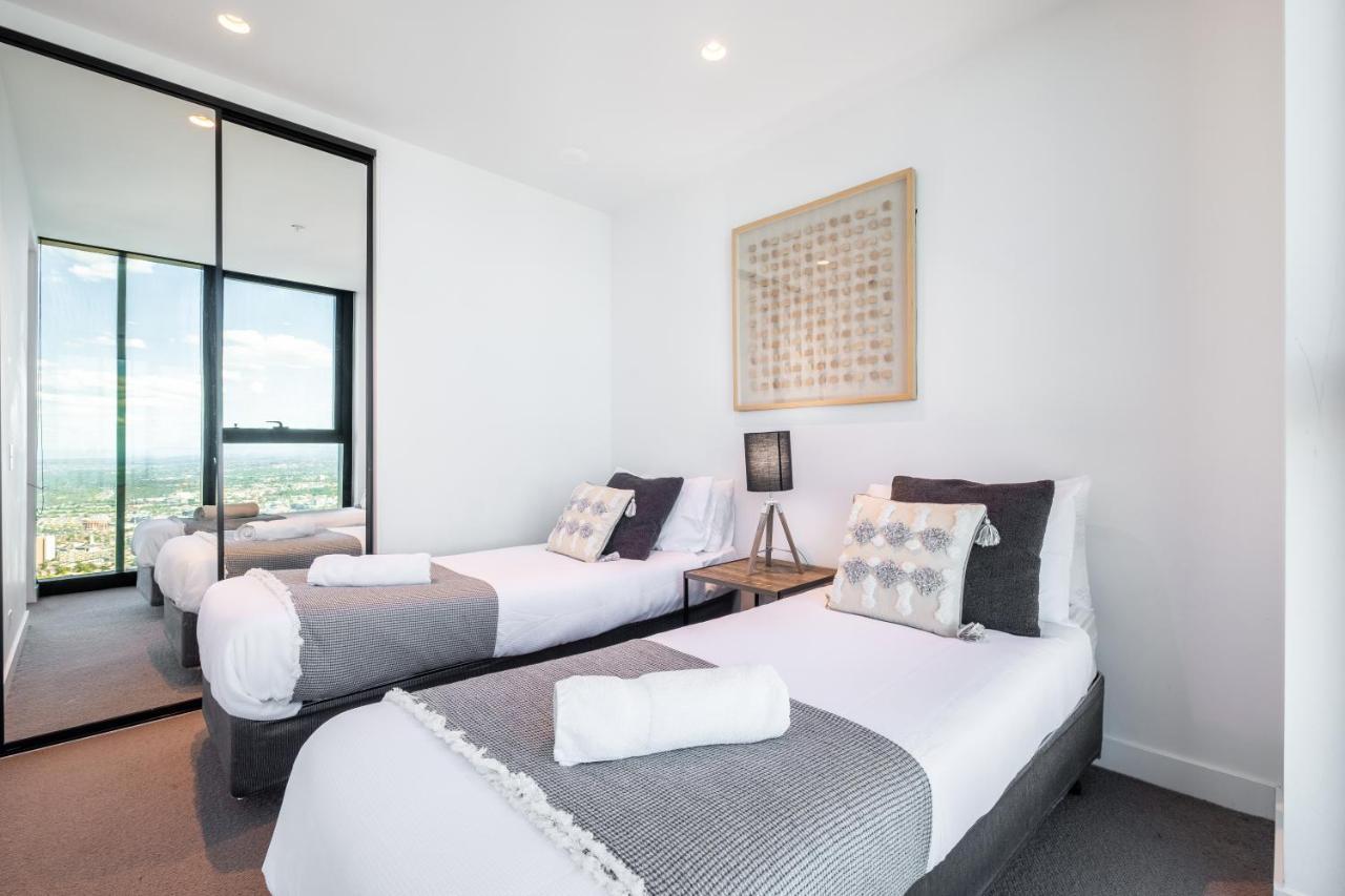Mega Style Apartments Victoria One Melbourne Exterior photo
