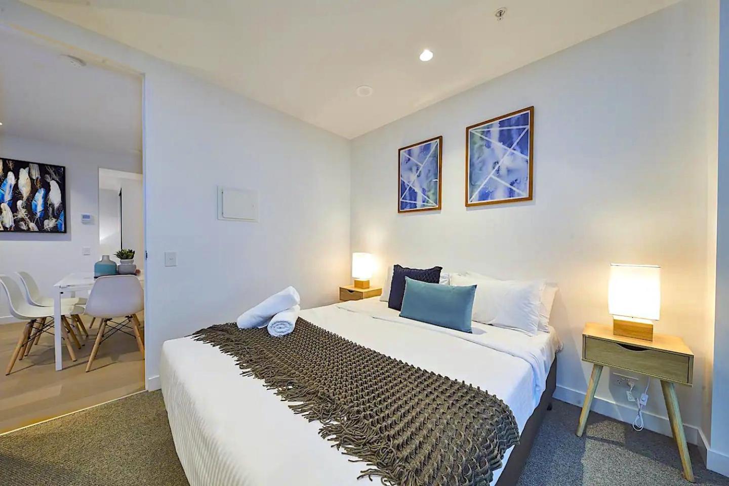 Mega Style Apartments Victoria One Melbourne Room photo