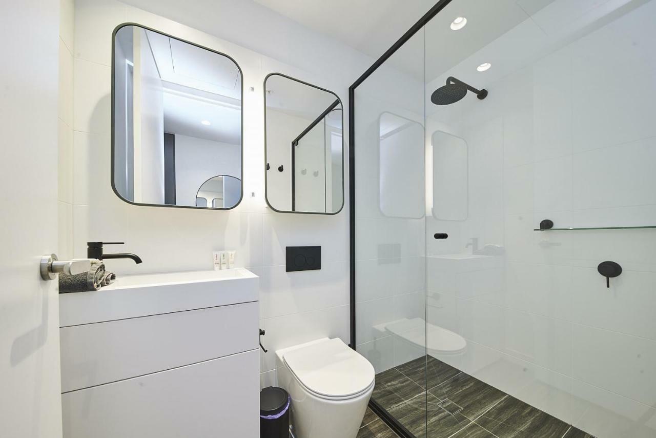 Mega Style Apartments Victoria One Melbourne Exterior photo
